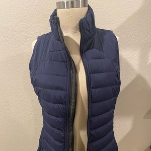 LULULEMON - Puffer Vest - NAVY - size 12